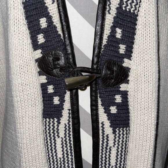 Unique boho Aztec fylo sweater - Picture 2 of 5